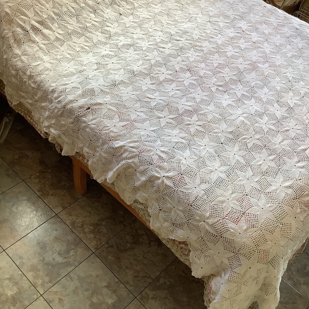 Antique Vintage White Star Crocheted Bed Coverlet Bedspread